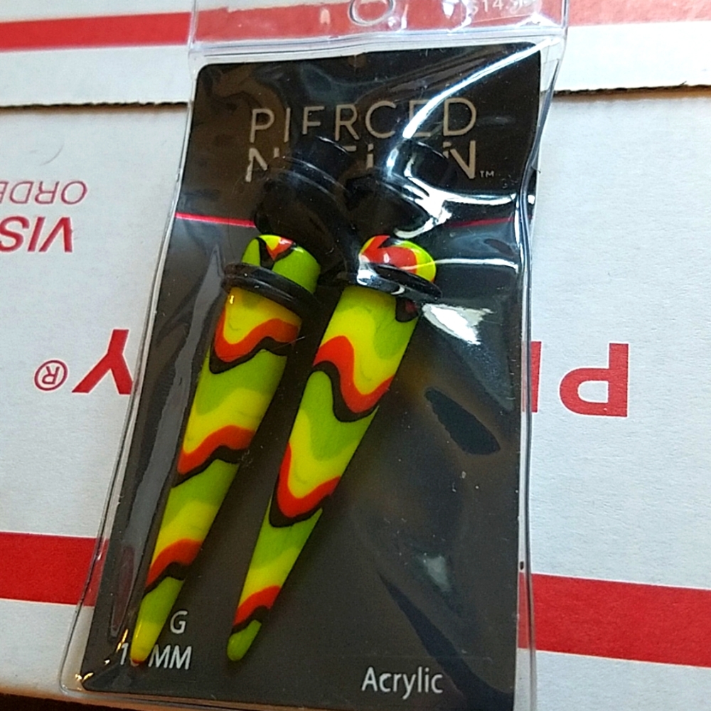NWT PIERCED NATION MULTICOLOR PATTERN ACRYLIC PLUGS TAPERS 00G 10mm